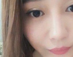 VIVI-第一视角踩舌头