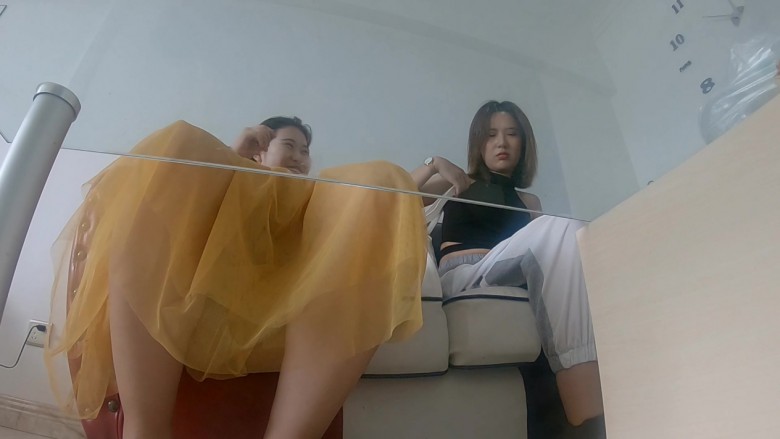 偷拍学姐第四弹 刺激的来了 夏天的雪地靴