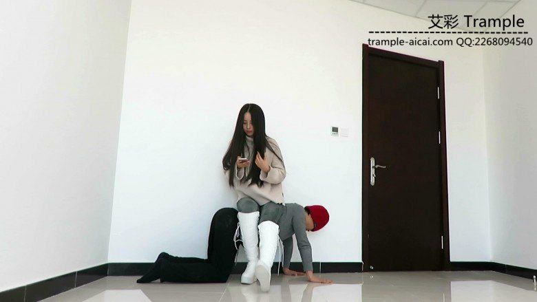 超美天依老师骑乘坐身踢打羞辱!