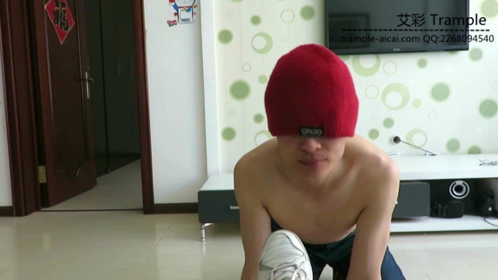 跪舔00后天使女主肮脏的运动鞋底!