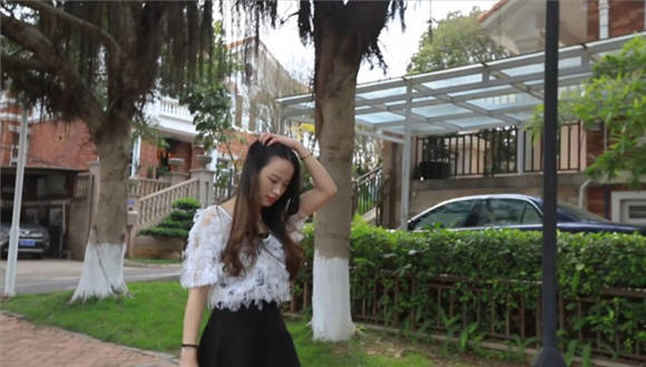 『奴隶岛』—她穿着我舔过的袜子 YC-200614-3