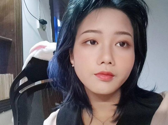 【00后蕬小乃】跪舔小乃和阿篱两位女主的肉丝脚和裸足