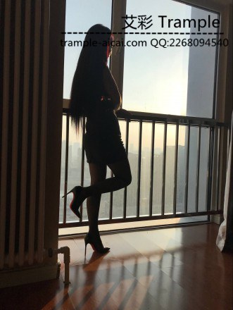 超细高跟踩踏胖奴