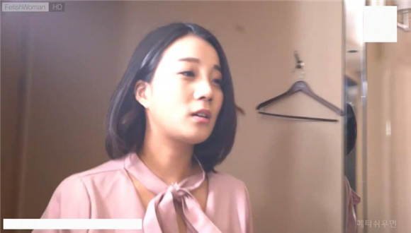 和女主亲吻舔脚