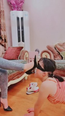 【梦幻大大】运动女生脏鞋棉袜羞辱母狗 bf7982