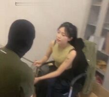 【霁月s】捆绑运动鞋踩踏羞辱贱狗 bf16020