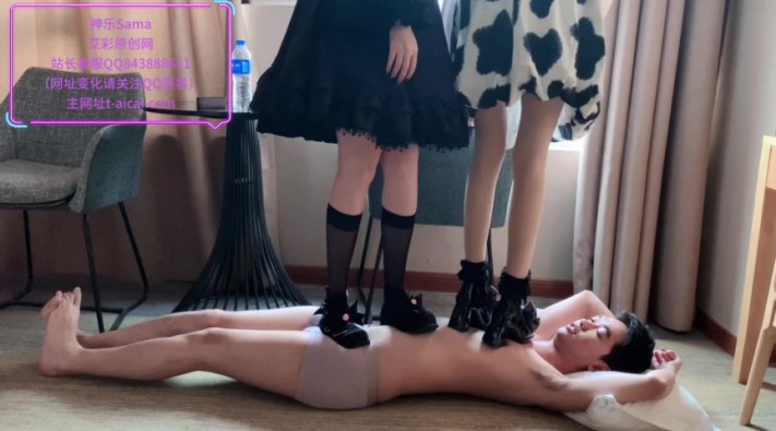 【神乐Sama】双倍的折磨！带素人小姐姐一起踩踏 YC-221211