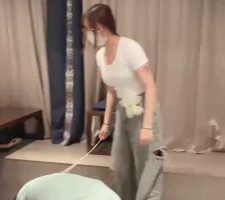 【雯雯】闻舔小白鞋白袜/藤条抽/跪求圣水 bf32559