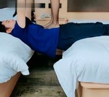 【萌宝儿】鞋绑狗脸/黑丝全体重踩踏 bf33510