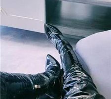 【丝丝】长靴-黑丝高跟踩虐-虐乳鞭打【完整版】  JS240110-12