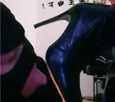 【武汉云儿】清理脏长靴/强迫喂食/坐脸窒息【完整版】 bf38151