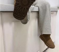 【精神小妹】雪地靴全体重踩脚垫狗 JS240209-1