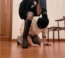 【甜甜】长靴黑丝强迫闻舔/臭脚插嘴 bf39221