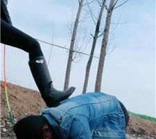 【古筝少女】户外虐跟踪狂-骑马/鞭打/提档/赏赐圣水【上】bf39957