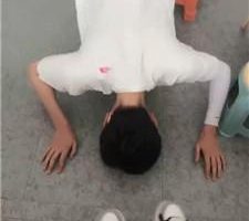 【大小姐】下跪求主人健身后的鞋袜脚 JS240513-4