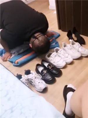 【上海汤圆】多双脏鞋-训化人体擦鞋器【双视角版】 bf43582