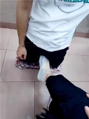 【奇了怪了】板鞋白袜重度踢裆/物化脚垫 JS240915-11