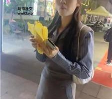 【狗哥】素人小姐姐-原味白袜脏板鞋踩踏虐 bf46165