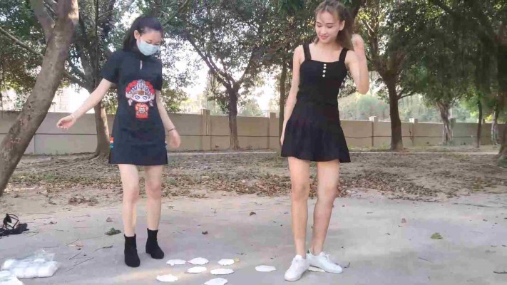 JK短靴小鱼姐姐携手梦梦小白鞋户外爆踩馒头羞辱 YC-241116-5