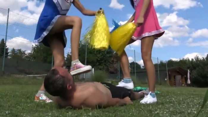 活力啦啦队双人跳踩泳衣女主全体重踩踏感受脑袋爆裂 bf29096