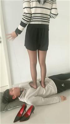 【洋洋洋】狗链拴狗-黑丝美腿踩踏 bf48914