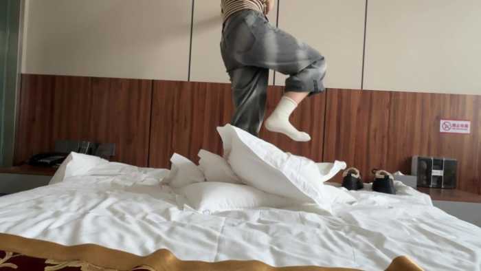 【素人研究生】休闲鞋与棉袜踩枕头 YC-250219-4