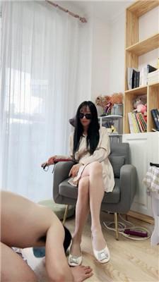 【苒溪】骑马踩踏-舔脏平底鞋 bf53833