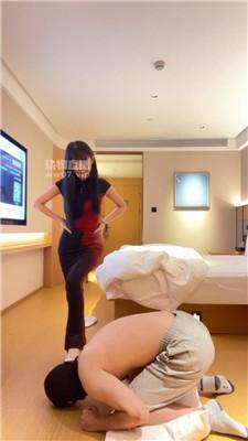 【婉纱】长裙女神踢裆踩踏 bf55325