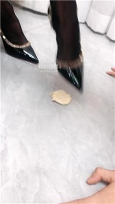 【小洁】强迫舔马桶-品尝黑丝jio bf58434