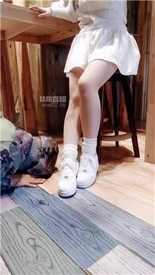 【琳园长】桌底视角-小白鞋白袜踩狗头[上] JS251019-15