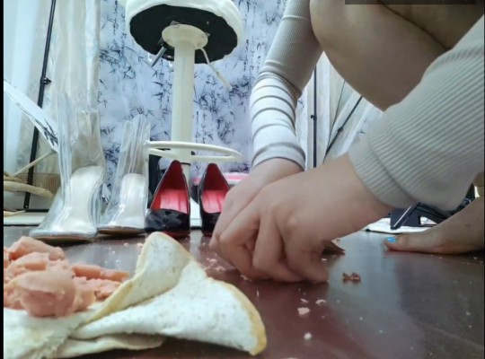 美女透明靴内踩面包，红底高跟踩火腿，打包喂你吃 JS251029~6