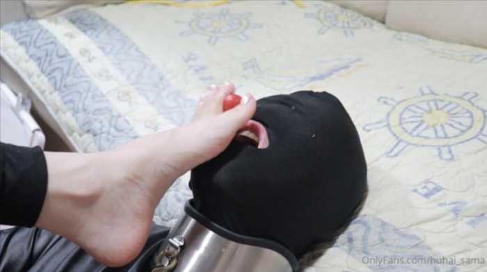 女主强制喂食圣女果让男奴给自己舔脚 JS251222~11