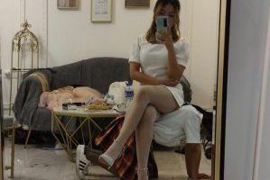 【00后蕬小乃】双人骑乘女M，闻舔丝袜脚 YC-211028-3