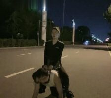 【妮可】夜间户外马路遛狗骑马 bf17158