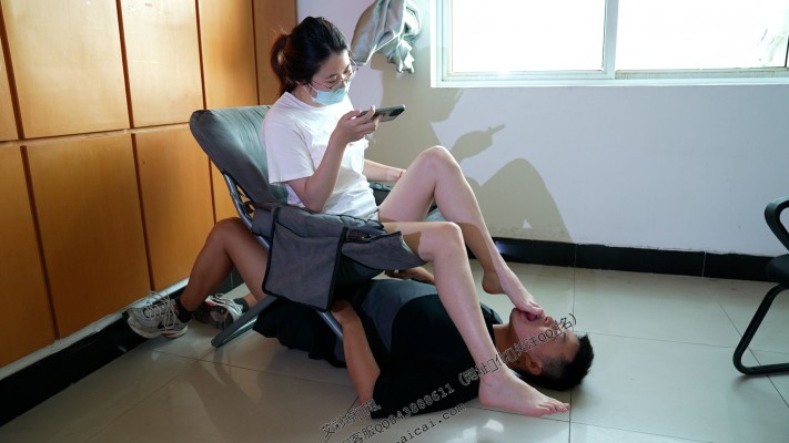 【第5风格】跟学妹边聊天边舔她的嫩脚插嘴 YC-230224