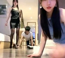 【伊晨】双S丝袜诱惑-高跟踩/踹提/遛狗爬行/吃口水【双视角版】 bf29565