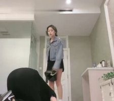 【萱萱子】测试狗的忠诚度-运动鞋白袜闻舔/伺候洗脚 bf30886