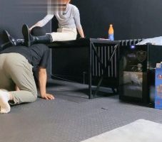 【冰诺】当脚垫/舔靴子/插嘴深喉 JS23082905