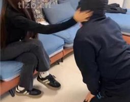 【精神小妹】多S素人学生主连环耳光 bf34470