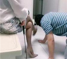 【蜜糖情侣】灰丝高跟诱惑舔-打手心-骑马爬行 bf34997