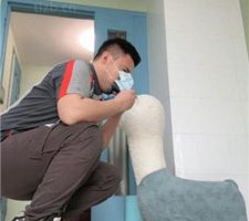 【朱砂痣】快递员偷闻臭鞋发现被暴揍 bf38128