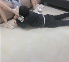 【文文文文】素人3S-运动鞋原味棉袜气味辱/踩踏虐打【四视角版】bf38484