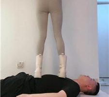 【苒溪】短靴黑丝全体重踩踏/骑马/虐乳 bf41356