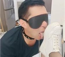 【妖魅】跪舔小白鞋黑丝/踩踏/清理马桶 JS240519-1