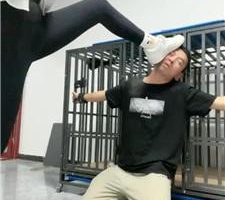 【喵主】捆绑舔脏鞋底/白鞋白袜踩/浓痰吐脸/狂抽耳光 bf42536