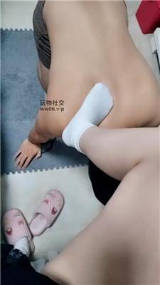 【小羊咩咩】白袜脚踩虐踢裆 JS241204-36