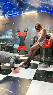 【红焱】刑具虐打/狗链遛狗/跪舔高跟黑丝 bf48013