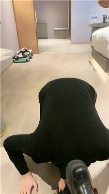 【赵奈奈】家奴舔脏长靴白袜 JS241222-47