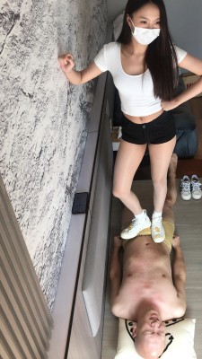 泡芙妹妹三双运动鞋踩踏毯子 YC-250204