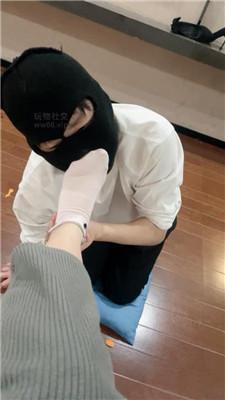 【白兔】下跪原味棉袜气味辱 JS250213-5